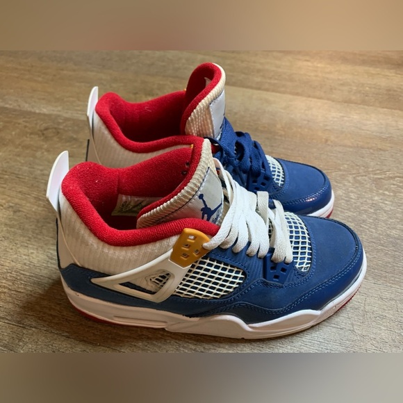Nike Blue and Red Sneakers with Air Unit - Picture 2 of 8